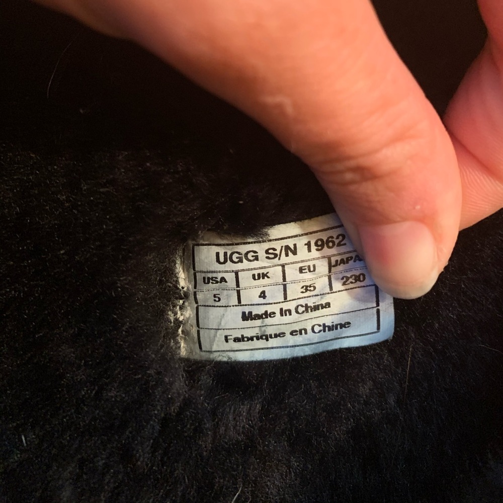 Ugg Bailey Button Black - image 4